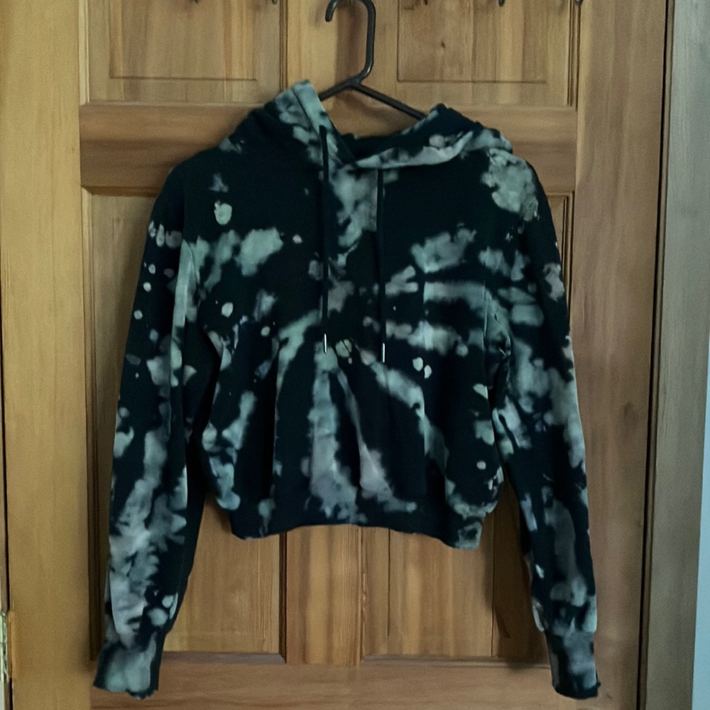Tie dye crop hoodie